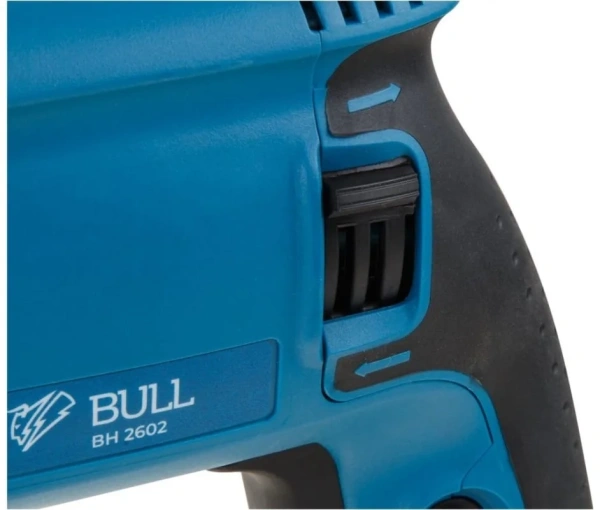 Перфоратор BULL BH 2602 в чем. 800 Вт, 3.0 Дж, 4 реж. + 2 зубила, 3 сверла, БЗП в комплекте