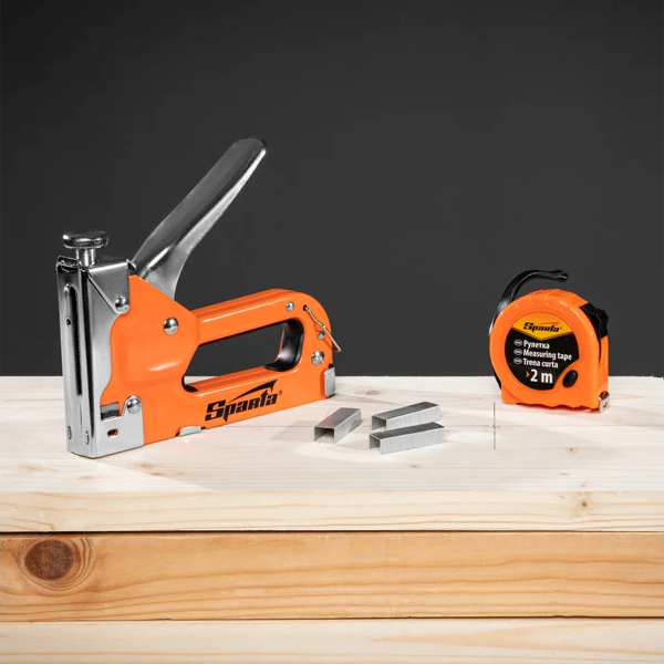 Набор: степлер мебельный регулируемый, скобы 500 шт, рулетка 2м., тип скобы 53, 6-14 мм// Sparta