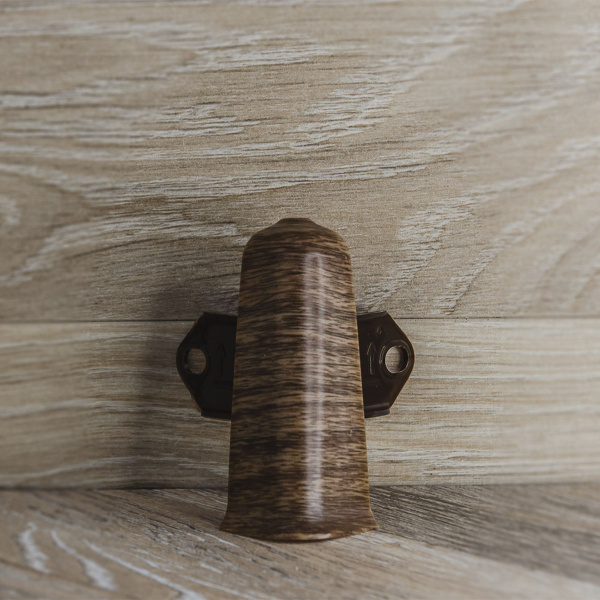 Угол наружный (внешний) с крепежом для плинтуса 70мм "Деконика", 291 Орех