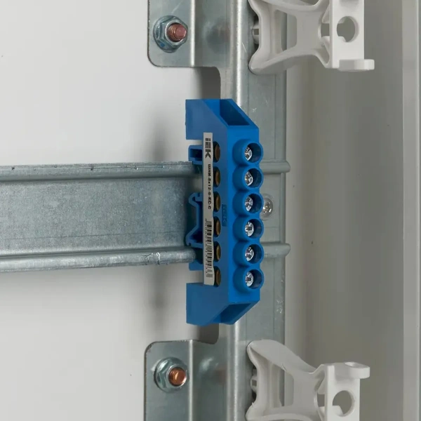 Шина N "ноль" в комб DIN-изол "Стойка" ШНИ-8х12-6-КС-С ИЭК  YNN10-812-6DP-K07