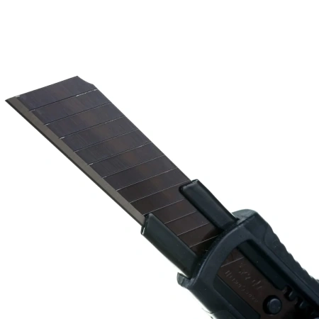 Нож Hanskonner HK1076-08-01, 18мм, обрезиненный корпус, доп. фиксирующий винт, лезвие SK2 0.7мм,