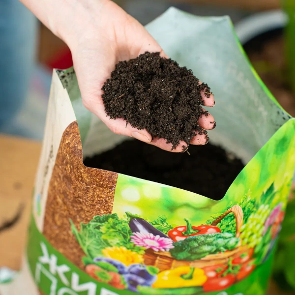 Почвогрунт Живая почва, универсальная, 10л БиоМастер