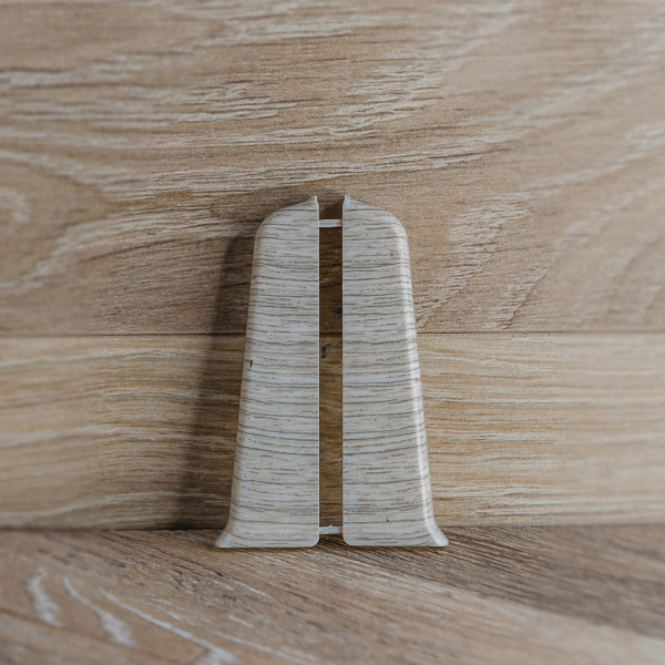 Торцевые (пара) для плинтуса 85мм "Деконика", 253 Ясень серый