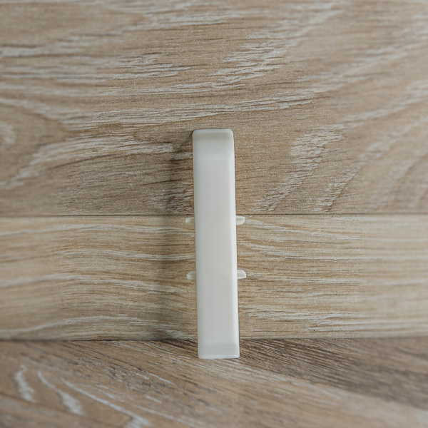 Соединитель для плинтуса 85мм "Деконика", 033 Кремово-белый