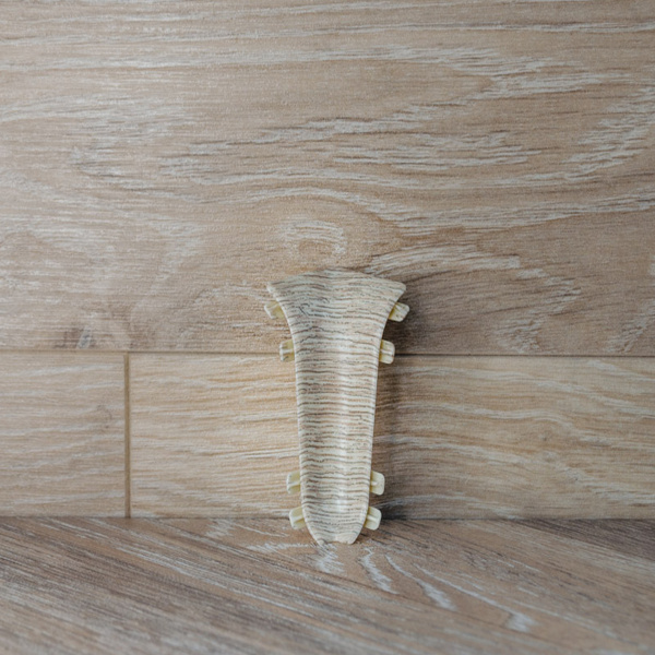 Угол внутренний для плинтуса 85мм "Деконика", 229 Дуб латте