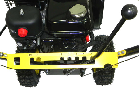 Машина снегоуборочная Huter SGC 4000