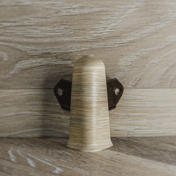 Угол наружный (внешний) с крепежом для плинтуса 70мм "Деконика", 213 Дуб северный